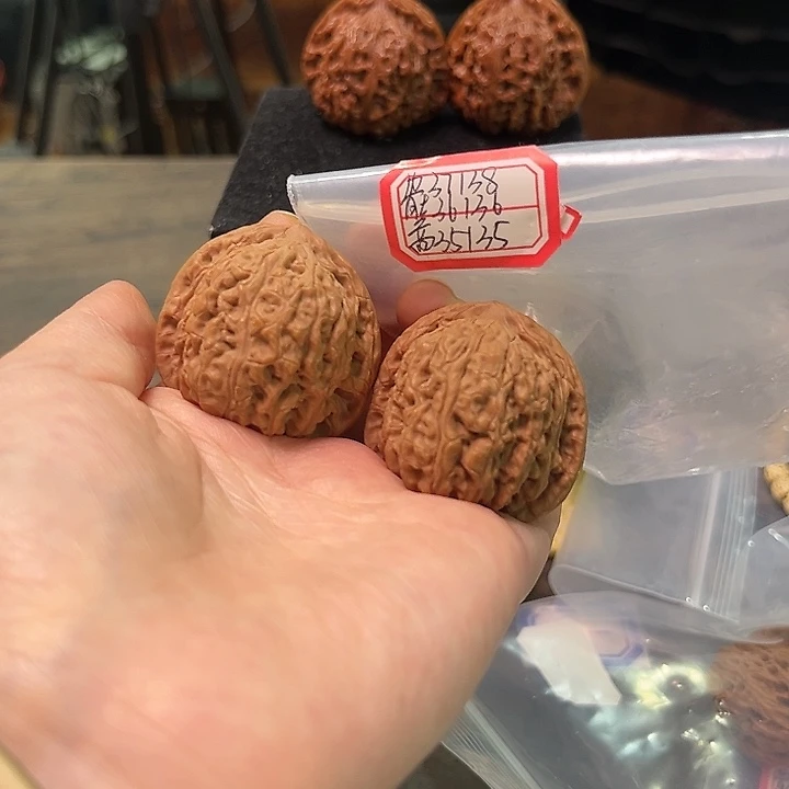 文玩核桃把件密纹狮子头