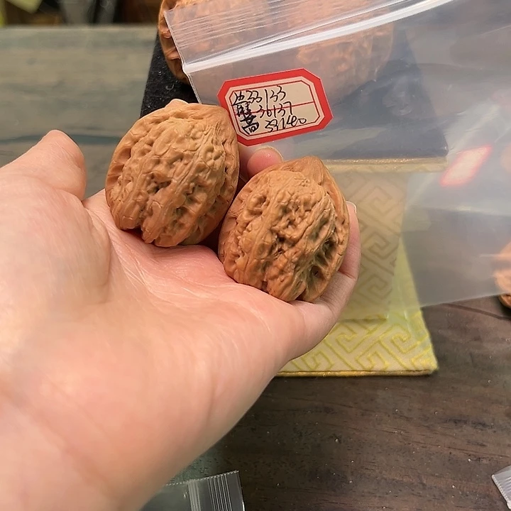 文玩核桃把件赤龙鸡心