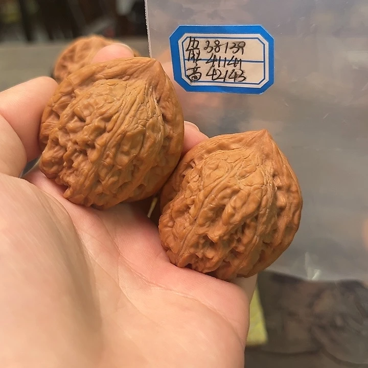 文玩核桃把件赤龙鸡心