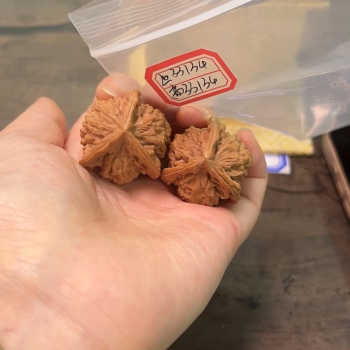 文玩核桃把件盘山三棱