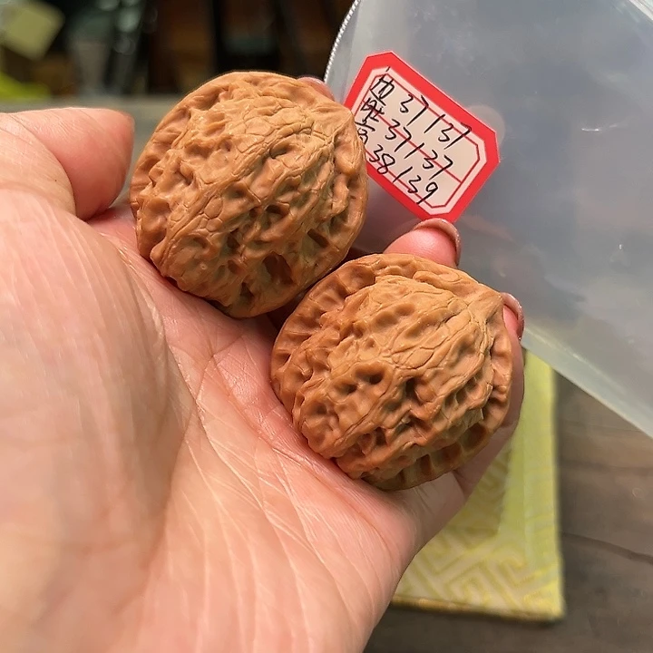 文玩核桃把件非嫁接北京狮子