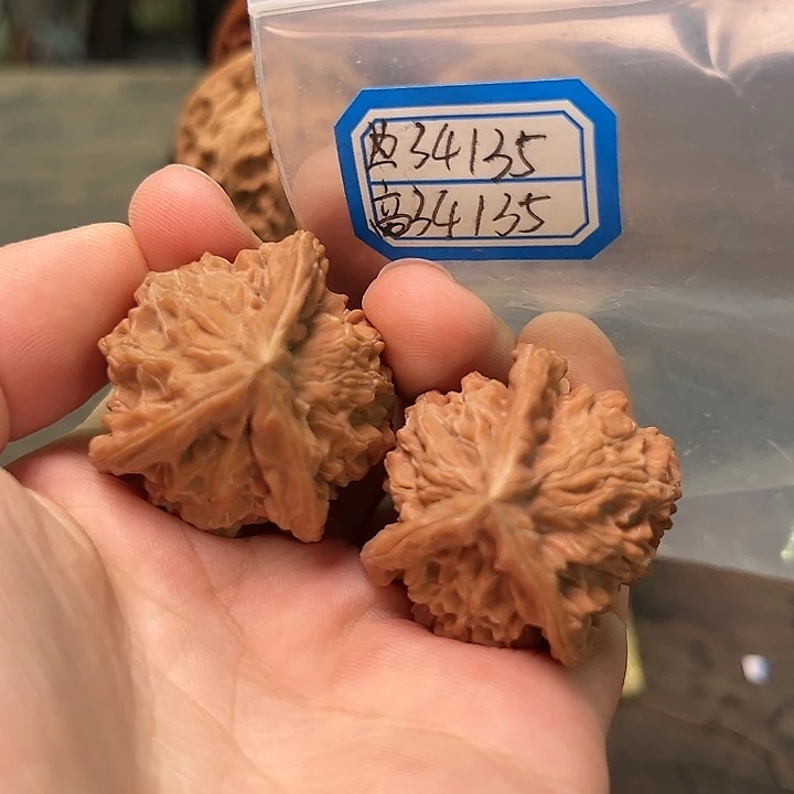 文玩核桃把件盘山三棱