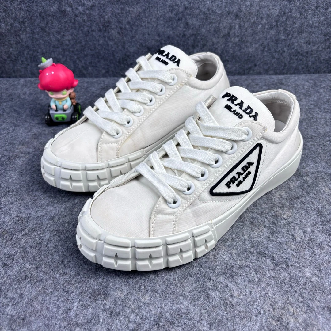 95新 Prada/普拉达 百搭低帮时尚板鞋 休闲鞋 37码 ylp1059