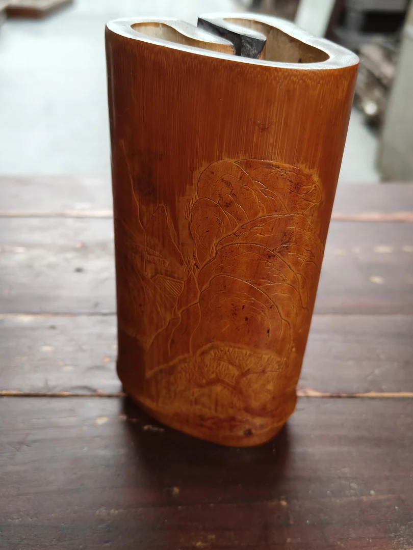 民国时期书卷式竹子笔筒