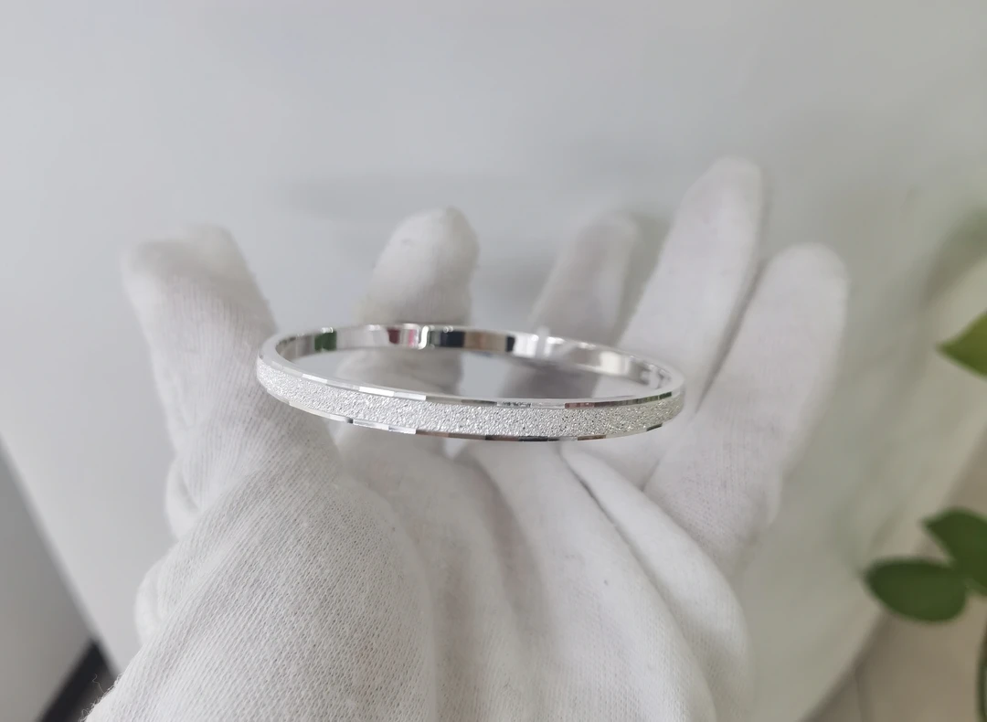 足银手镯 足银999.9手镯 海天一线钉沙拼接刻面实心闭口时尚镯子