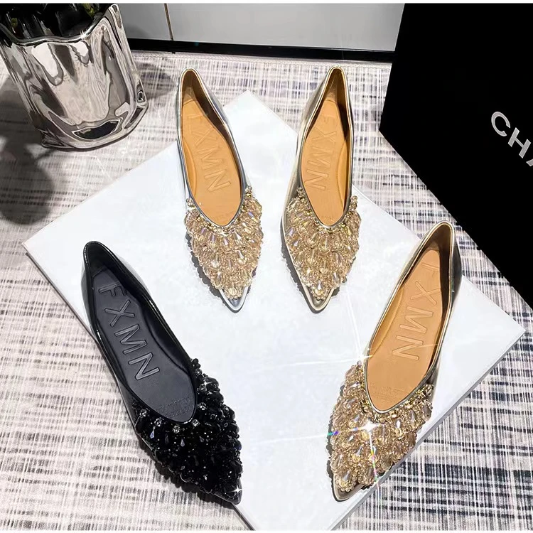 2025新款尖头平底鞋大码女鞋气质单鞋百搭软底浅口女士春季平跟女