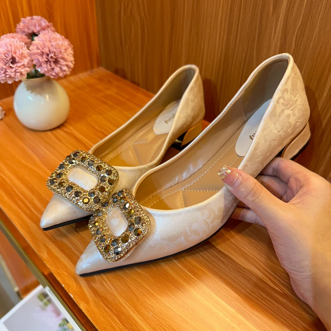 国风女鞋尖头气质鞋玛丽珍爆款粗跟软底鞋方扣软底舒适单鞋