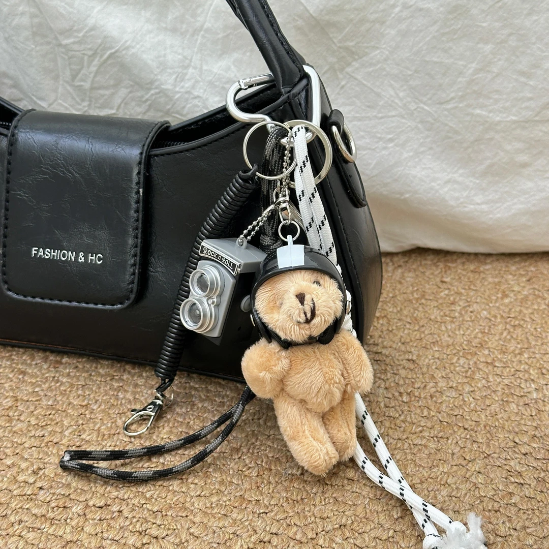 时尚洋气机车头盔小熊包包挂件百搭毛绒公仔情侣钥匙扣书包包装饰