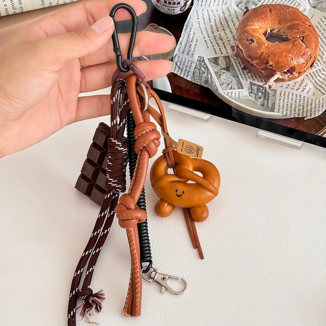 韩系ins秋冬可爱碱水面包车钥匙包包挂件miumiu系手工百搭diy挂饰