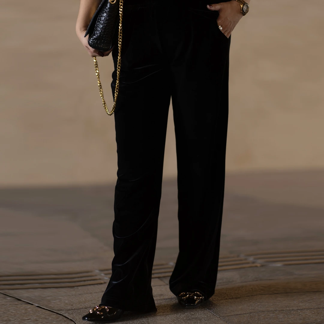 2025年早秋新款宽松阔腿进口丝绒高雅都市简约显瘦黑长裤KZ016