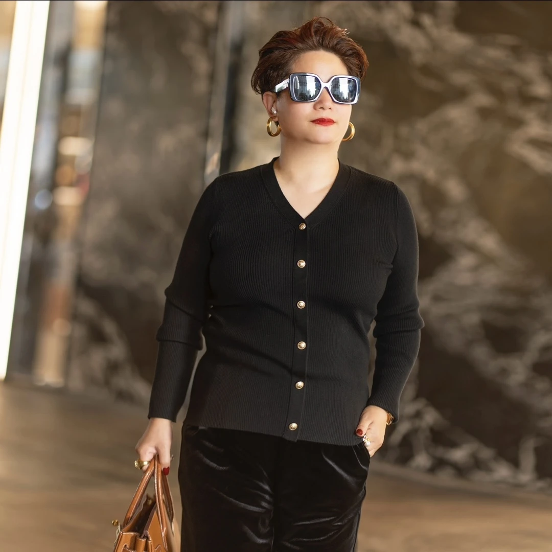 向红同学2025秋冬新款修身V领套头进口扬子纱绵羊毛针织衫SY052