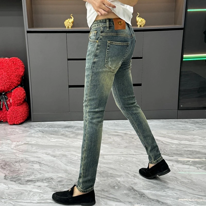 潮牌欧货牛仔裤男秋季时尚净版显瘦修身小脚裤青年简约帅气直筒裤