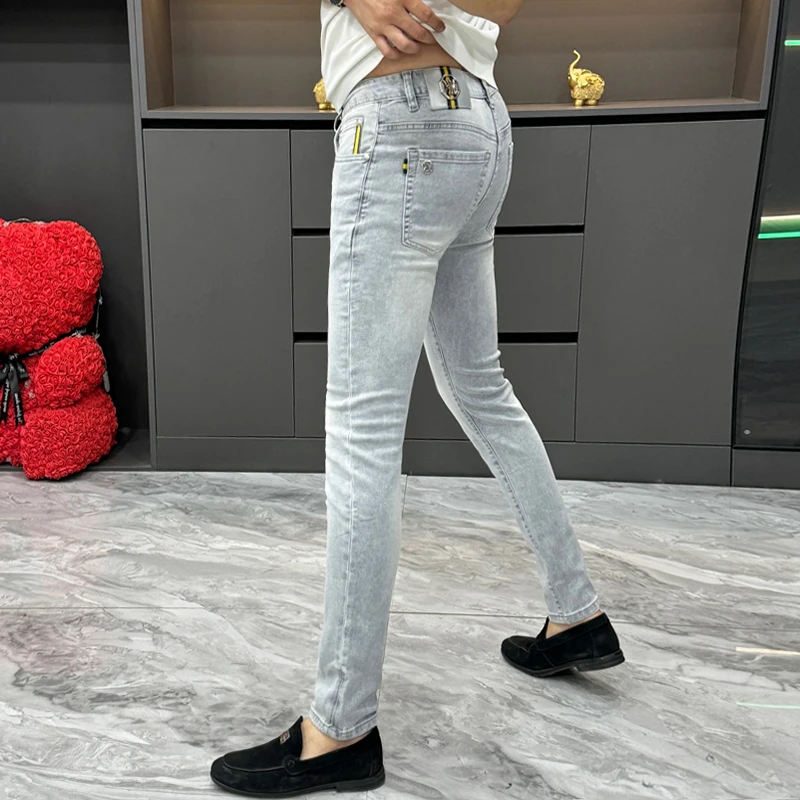 春秋新款牛仔裤男士潮流简约净版水洗小脚裤弹力休闲浅灰色直筒裤