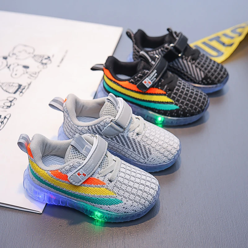 儿童带灯椰子鞋2023春夏新款男童透气运动鞋女童飞织网面跑步鞋