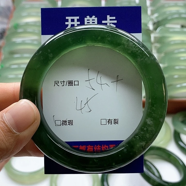 蛇纹石玉手镯未镶嵌