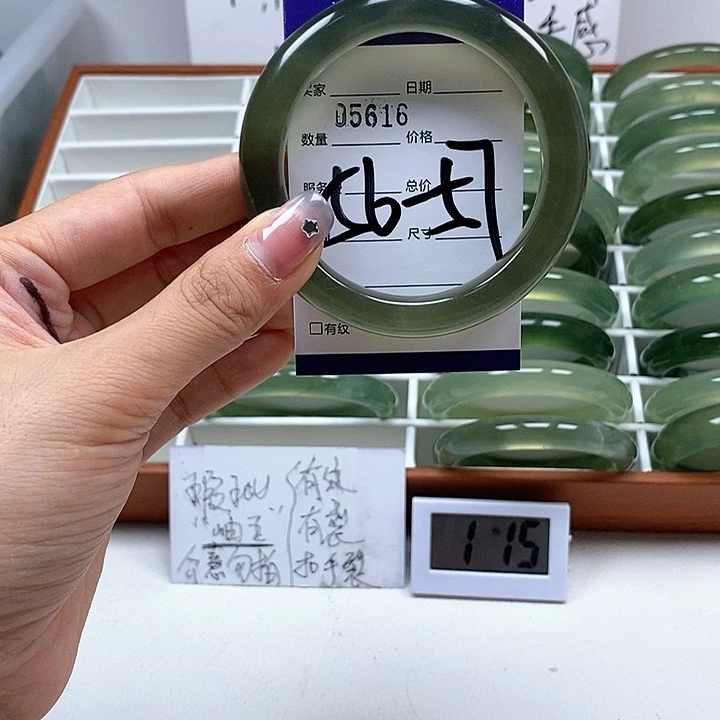 蛇纹石玉手镯未镶嵌