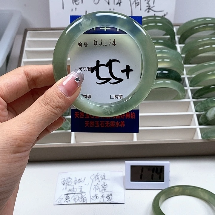 蛇纹石玉手镯未镶嵌