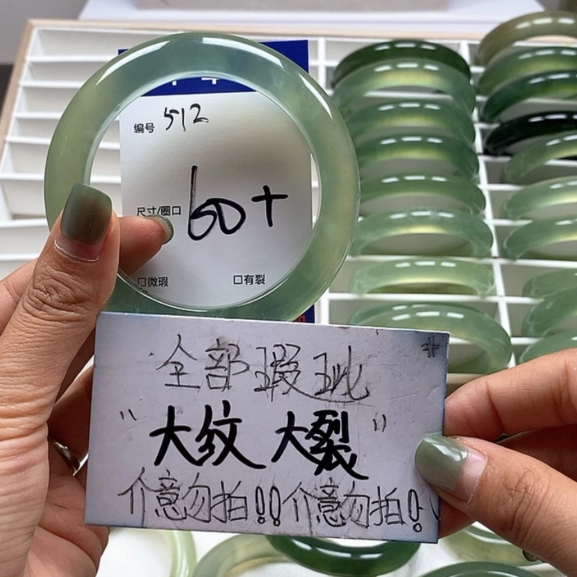 【闪购商品】蛇纹石玉手镯未镶嵌