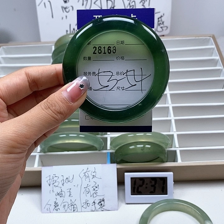 蛇纹石玉手镯未镶嵌