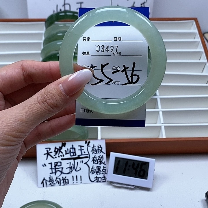 蛇纹石玉手镯未镶嵌