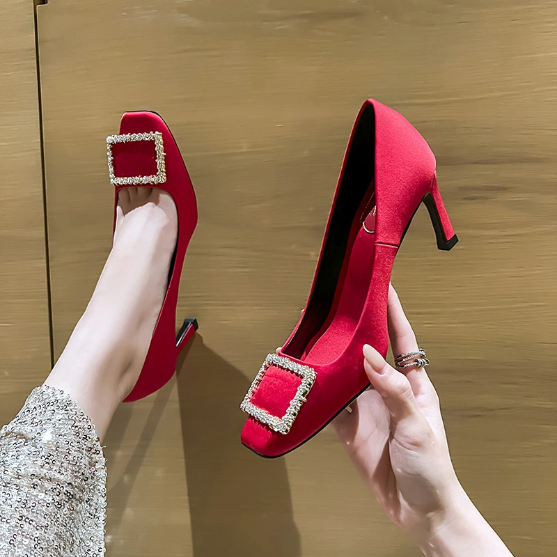 2025新款方头钻扣单鞋女细跟气质百搭