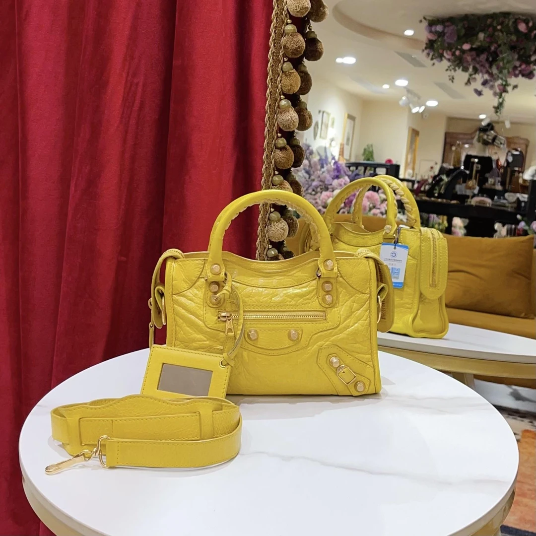 95新 Balenciaga/巴黎世家 GGS毛毛｜小鸡黄mini机车包28052437
