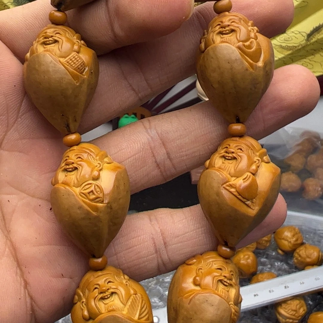 橄榄核核雕铁盒包衣财神