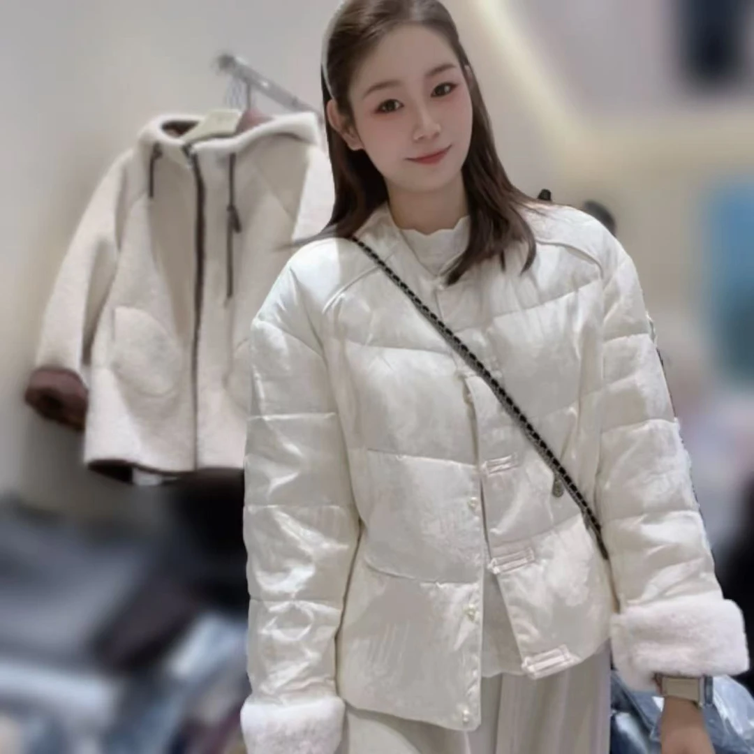 【三懿服饰】新中式国风刺绣拼接毛毛袖冬季羽绒服-99508