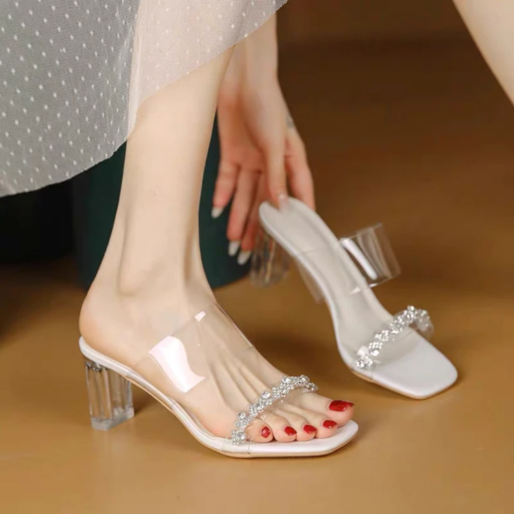 透明水钻凉鞋女夏季2024新款外穿粗跟高跟仙女一字带绝美水晶拖鞋