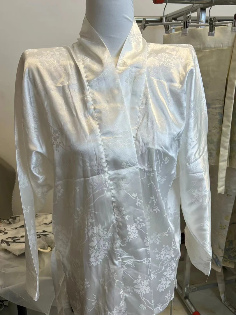 随机飞机袖 立领上衣或 汉服上如一件