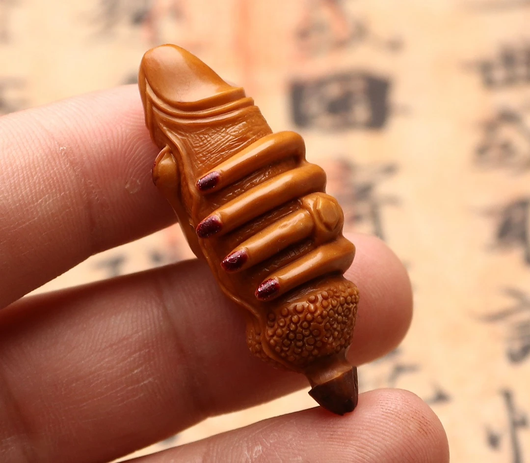 橄榄核手工雕刻单籽【掌握机遇 手握大权】尺寸：。1.8×4.4cm