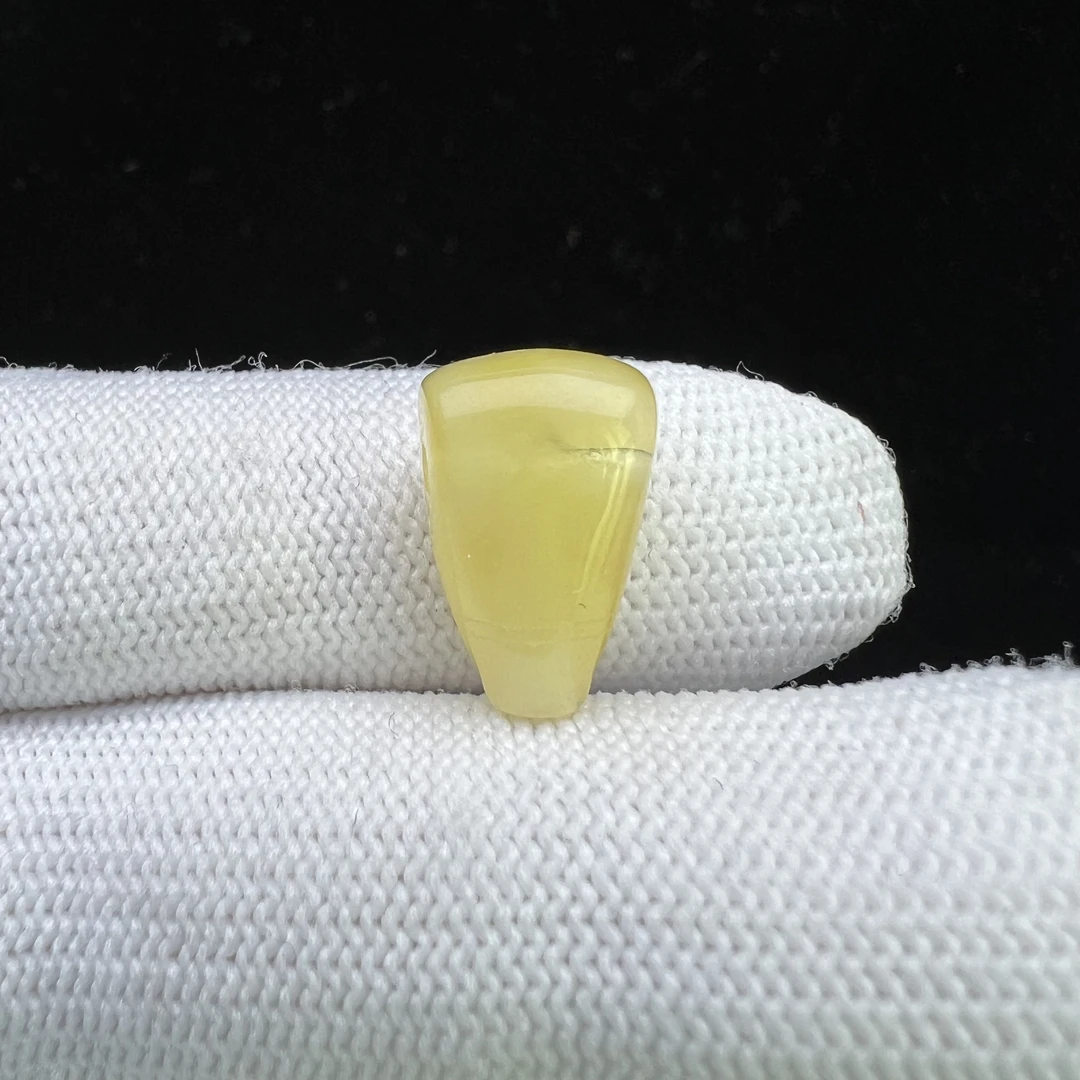 Y7868天然原矿蜜蜡 金绞蜜三通 9.2*15.3mm 0.68克  30克价