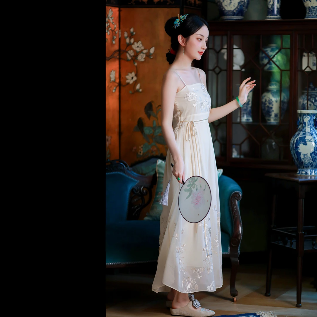 晓月凝霜丨2024夏季新款丨国风汉元素重工满绣花中式百搭吊带长裙