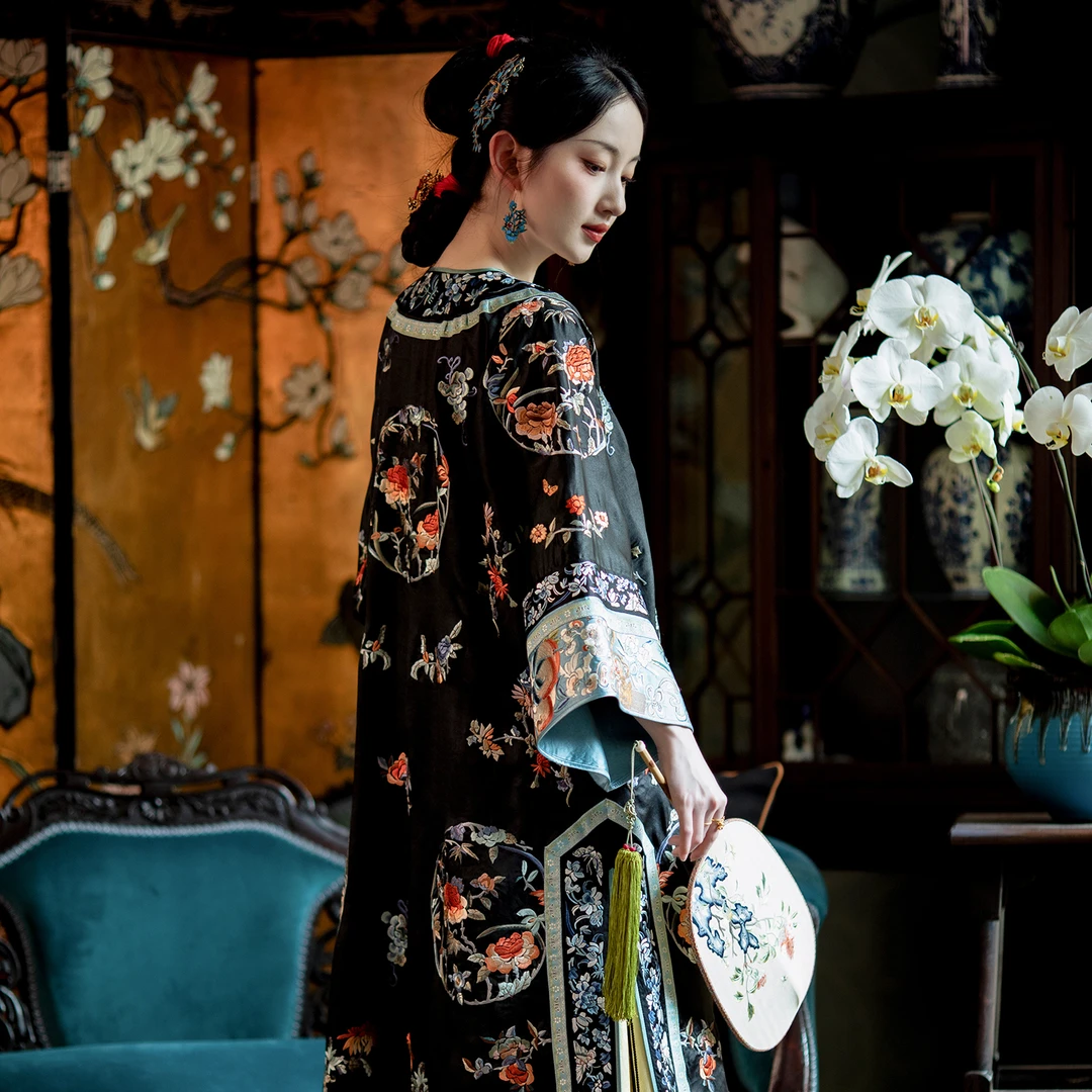 经年画扇丨一城风絮丨春秋真丝香云纱重工满绣团花清汉女对襟袍褂