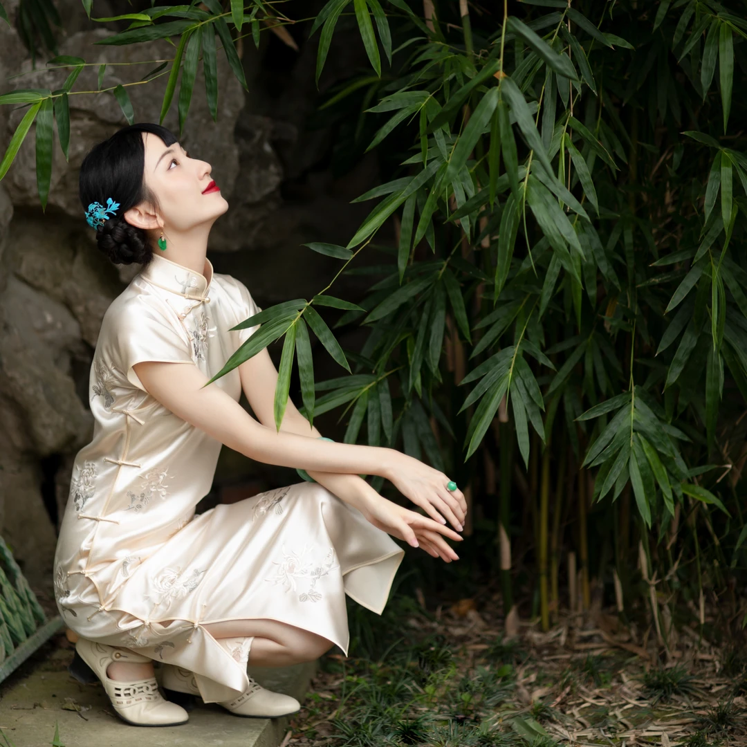 清辉凝月丨丨绣花复古民国风短袖立领一片式旗袍日常