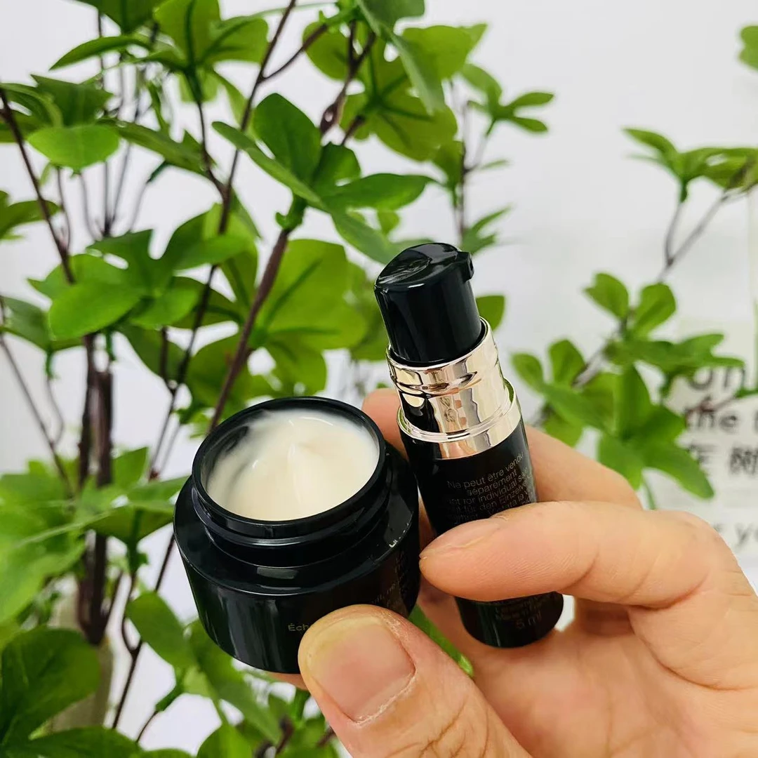 【萌萌分享】高浓度波色因黑金刚贵妇精华面霜