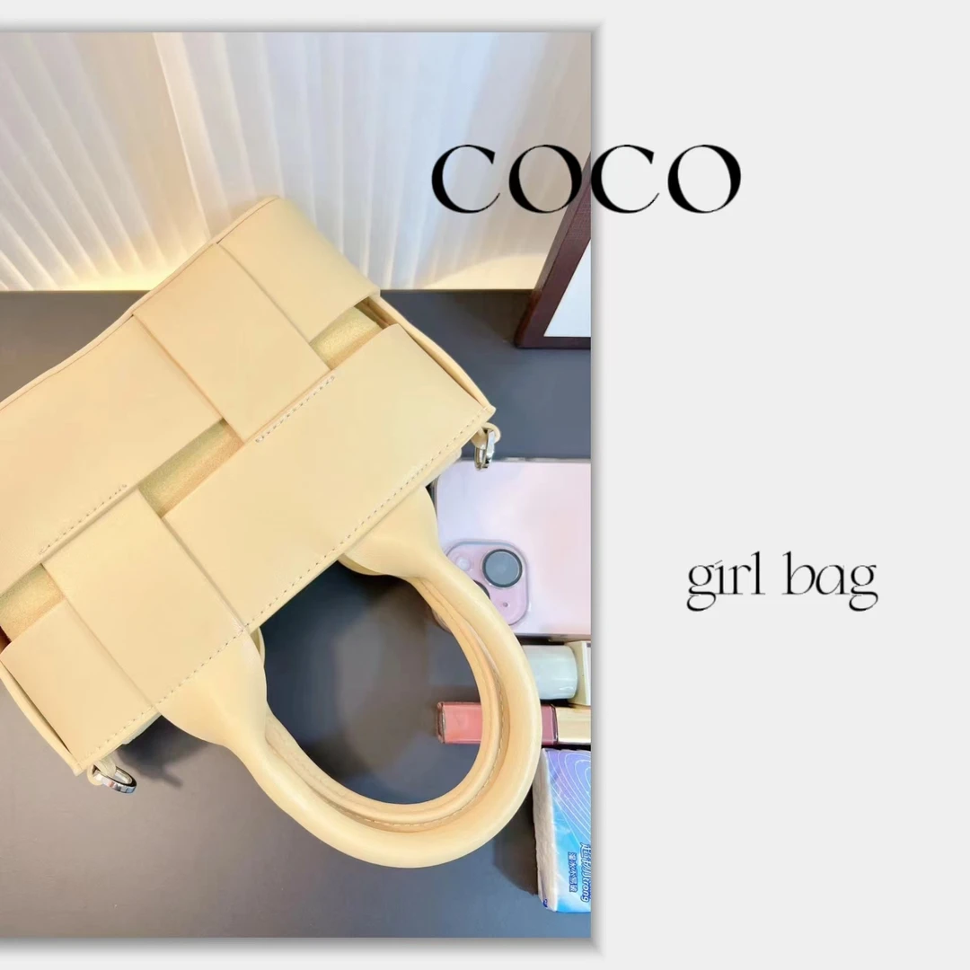 休闲条形包腋下斜跨经典款包