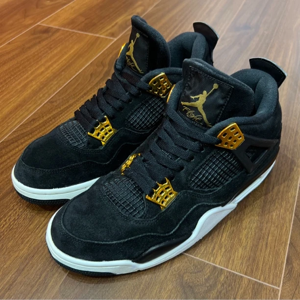 43码/公价4199/aj4黑金银休闲鞋/95新/无原盒配盒发