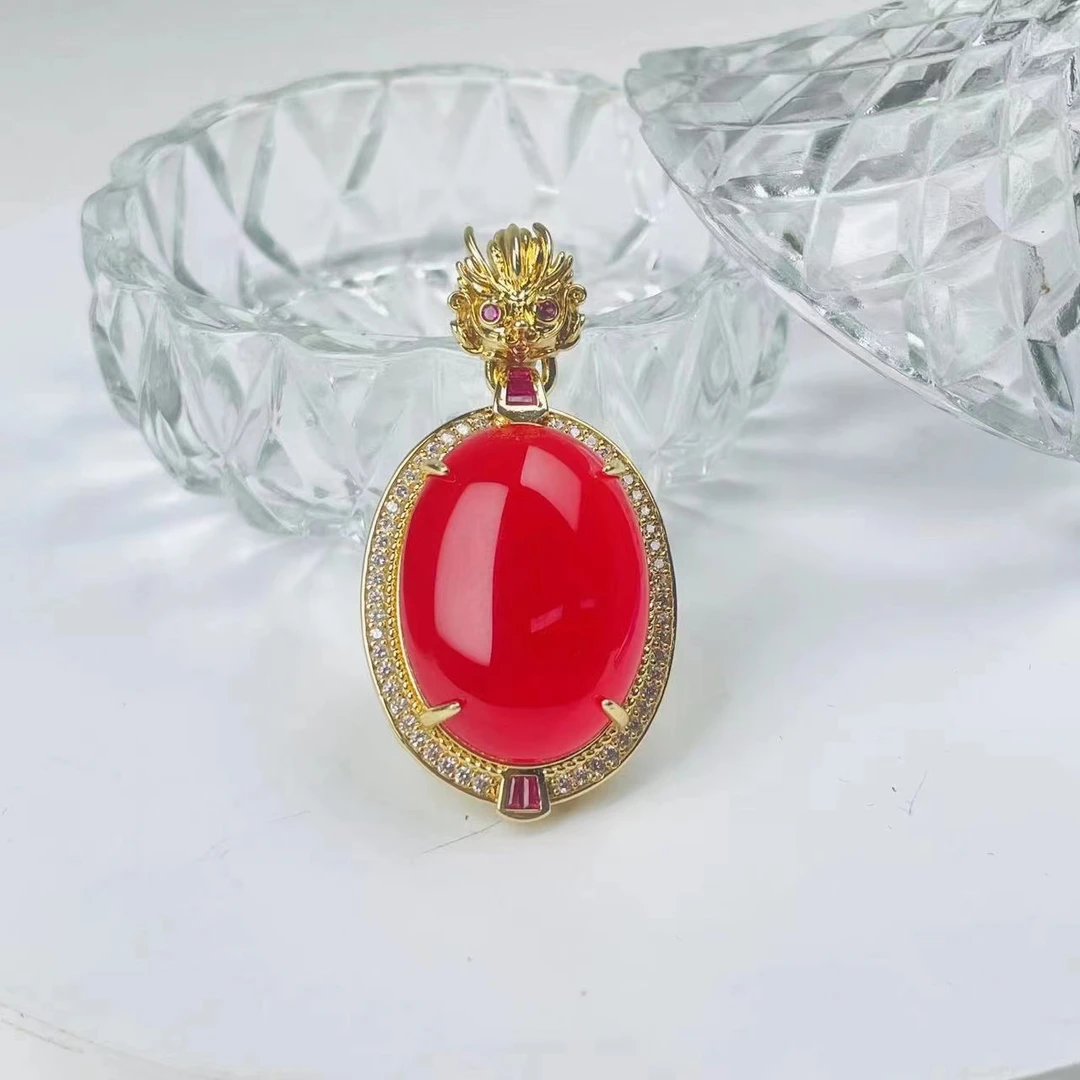 满冰红豪镶精致设计高级蛋面吊坠