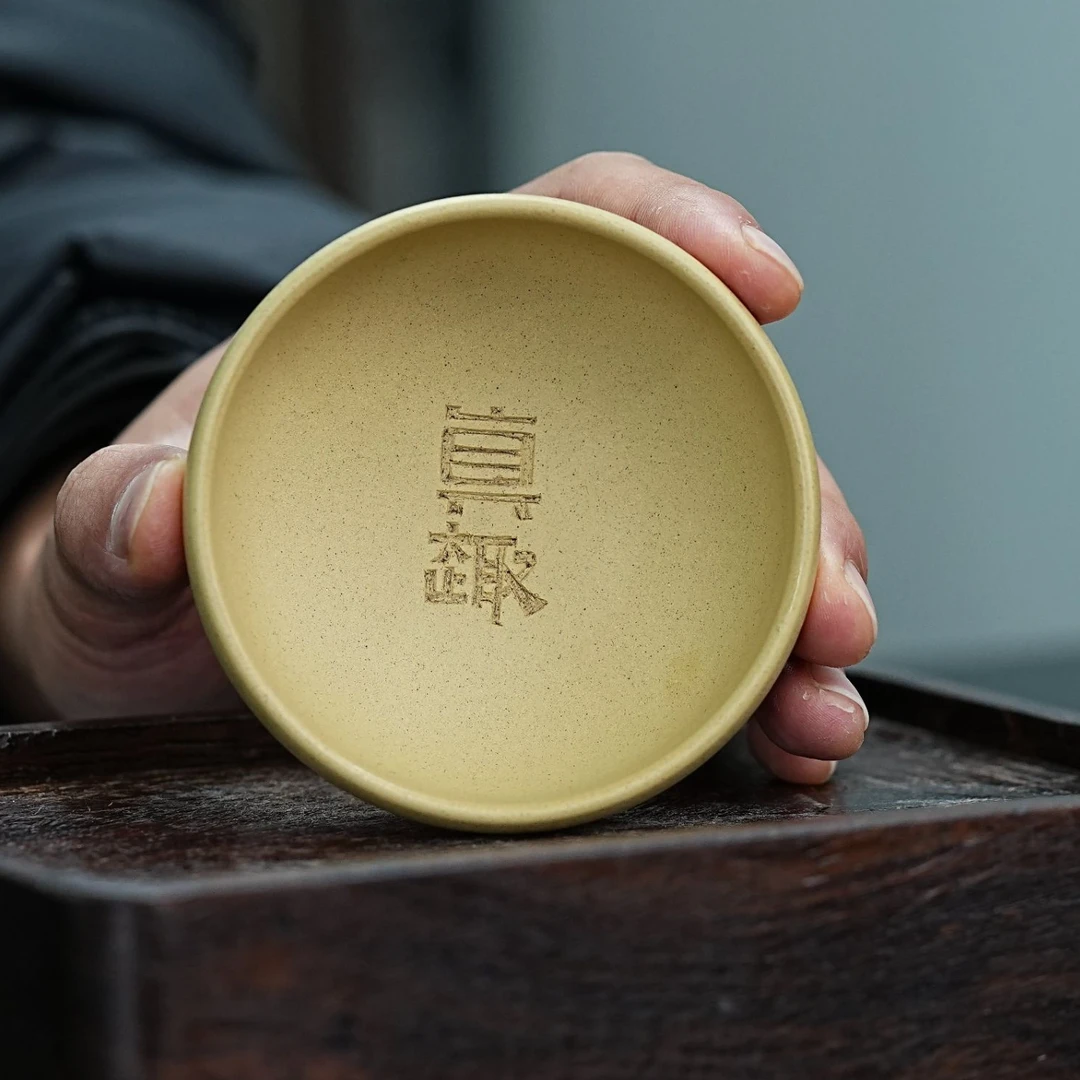 宜兴原矿本山绿手工刻绘真趣紫砂主人杯【普洱杯】JX