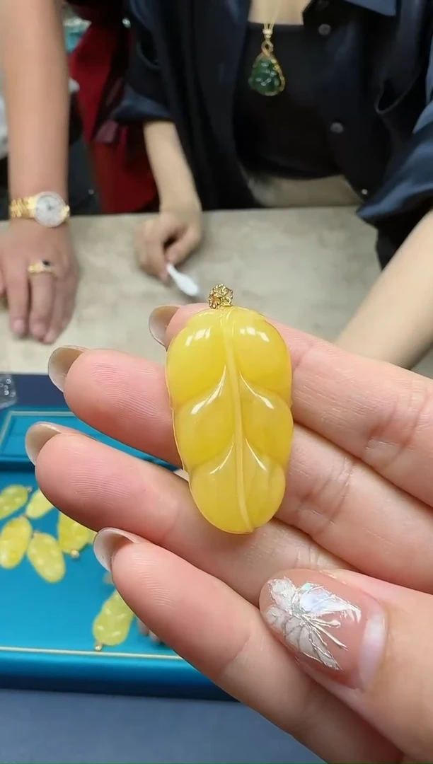 【闪购商品】蜜蜡吊坠(不含链)18K金镶嵌C37