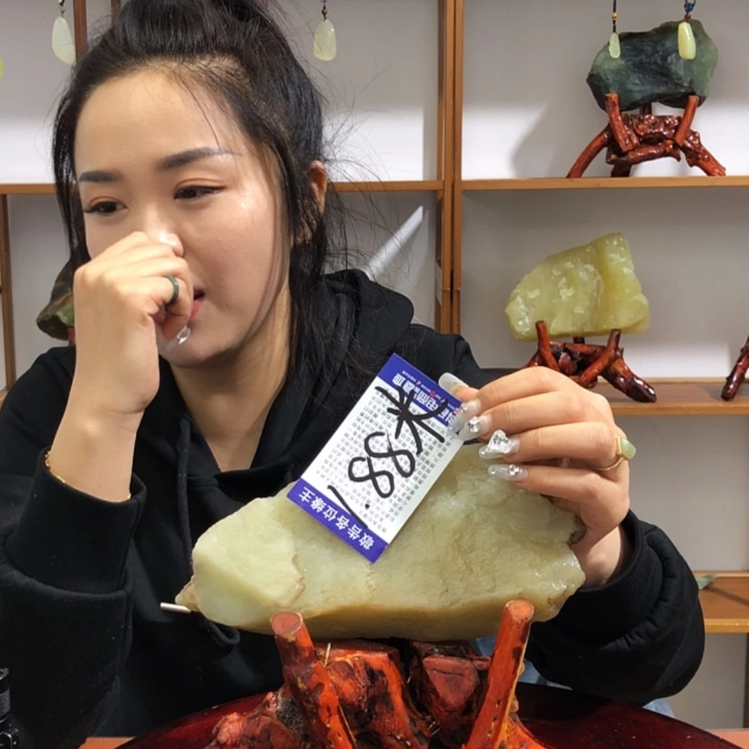 【闪购商品】蛇纹石玉原石未镶嵌渣*哥