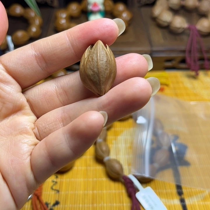 橄榄核核雕一***界异型核单颗