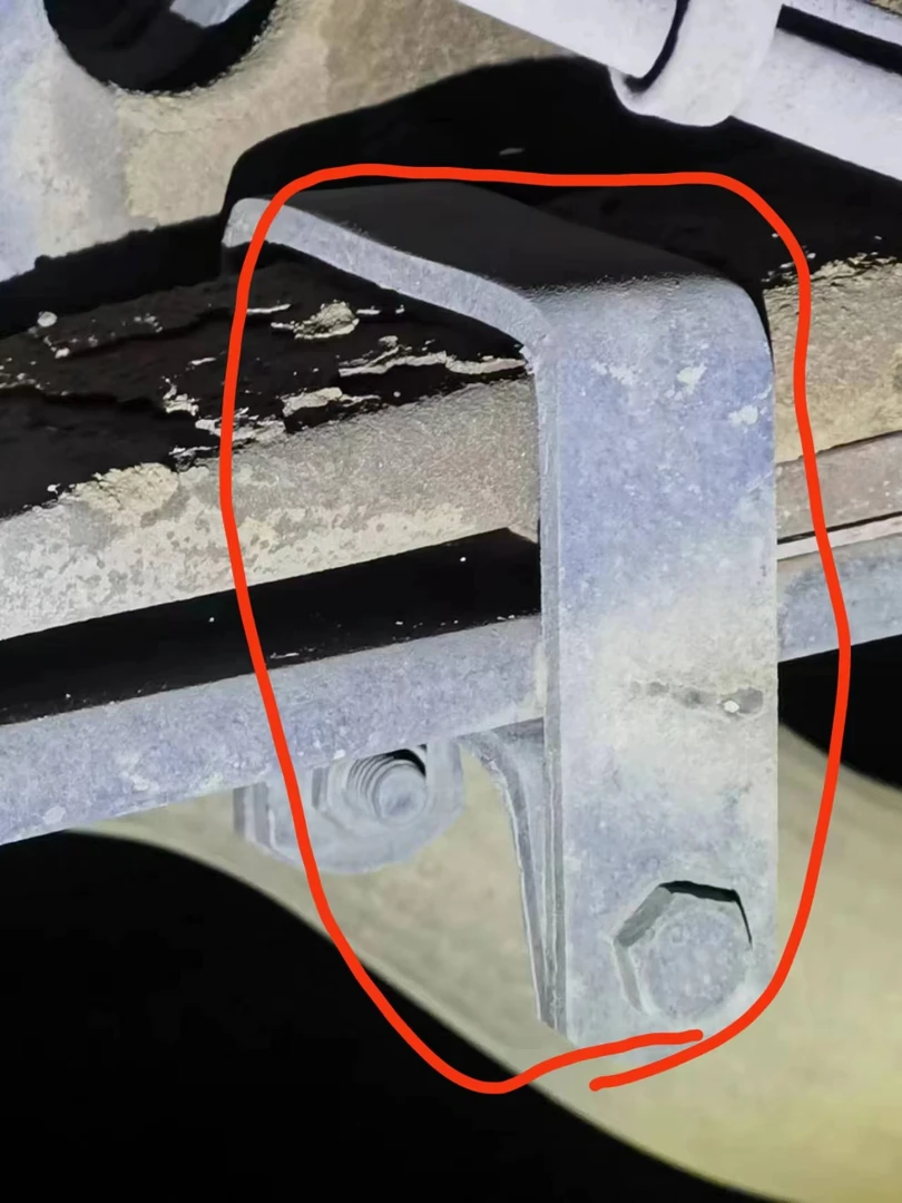 解放 J6 J7前钢板卡子