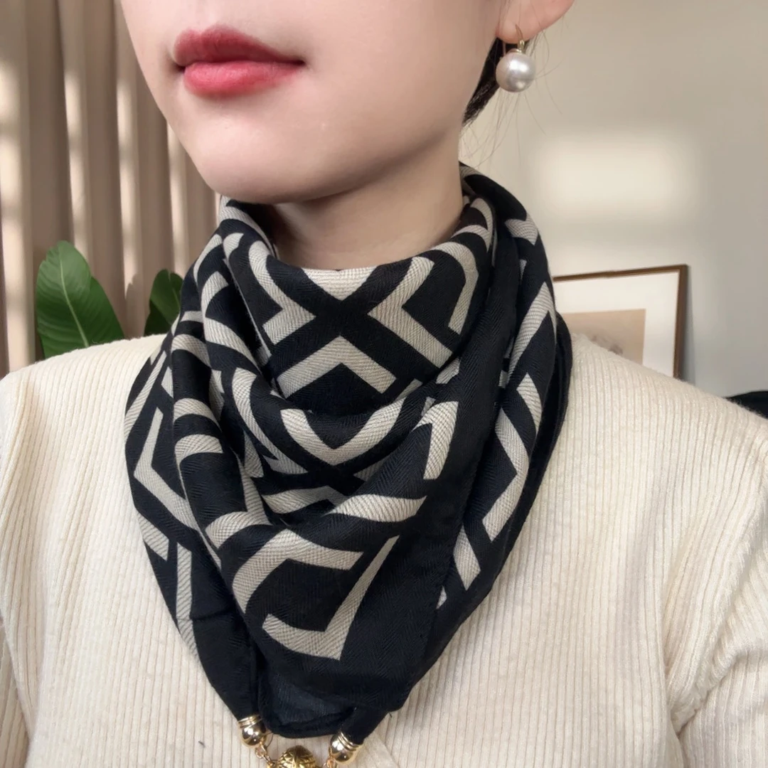 秋冬季保暖护颈披肩磁扣时尚百搭韩版围巾围脖气质丝巾65cm方巾