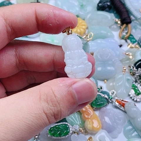 翡翠颈饰未镶嵌纯天然