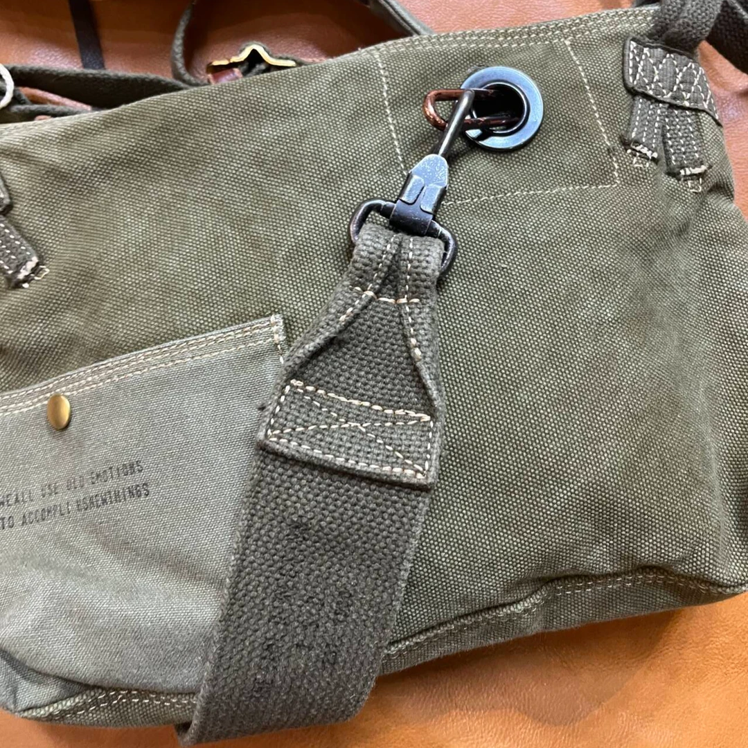 重工洗水做旧复古帆布挂钩钩扣斜挎包