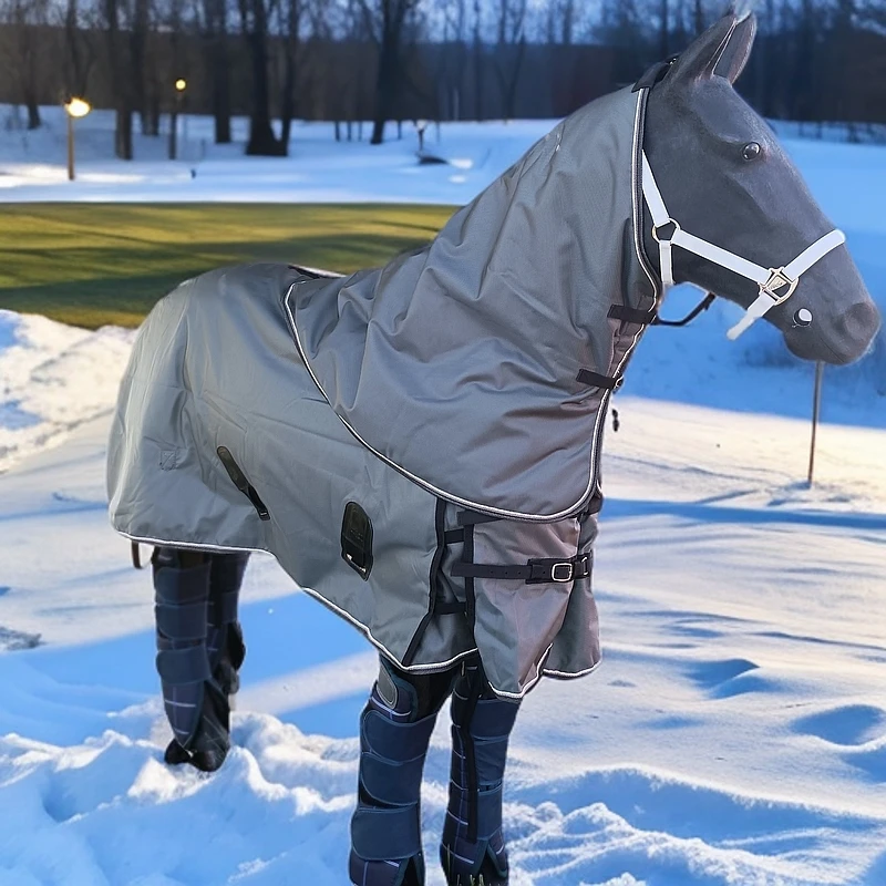 冬季加厚防水马衣，1680D防水面料400克棉，围脖可拆卸。