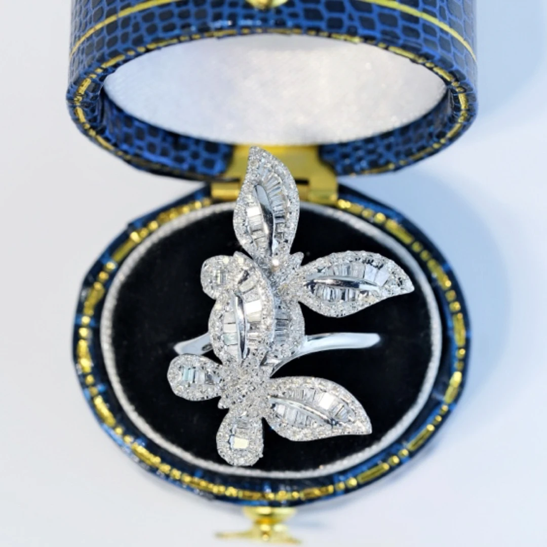 18k双蝴蝶梯方钻戒 张雨绮同款双蝴蝶戒指76分