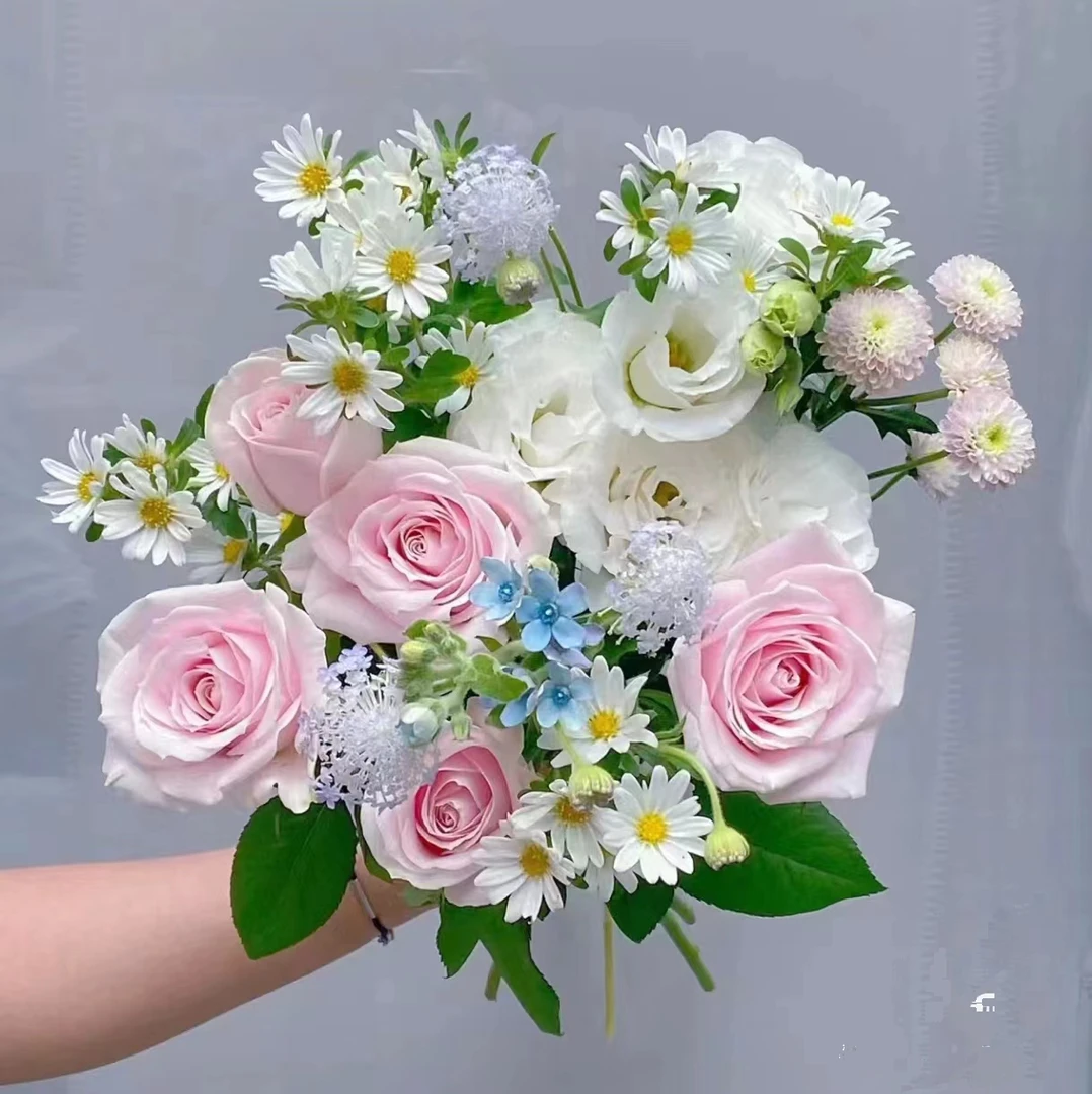 【香羿鲜花】5支玫瑰+2支小菊+迷你菊3支